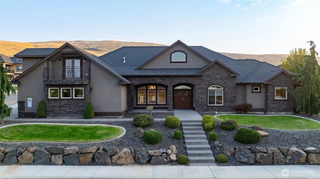 Property photo for 2303 W 49th Avenue, Kennewick photo 3