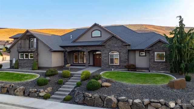 Property photo for 2303 W 49th Avenue, Kennewick photo 2