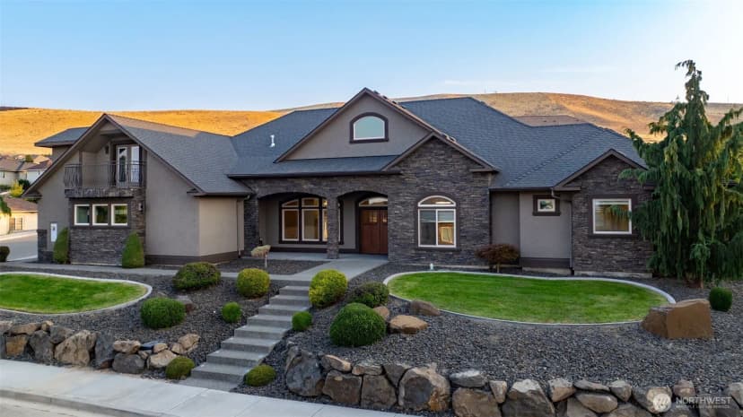 Property photo for 2303 W 49th Avenue, Kennewick photo 2