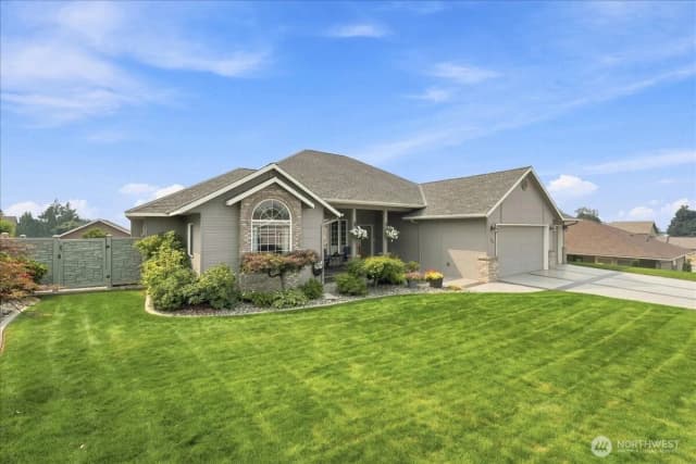 Property photo for 628 Briarwood Drive, East Wenatchee