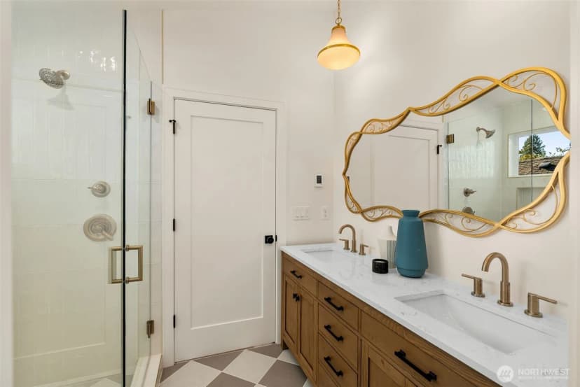 Property photo for 8148 13th Avenue Sw, Seattle photo 23