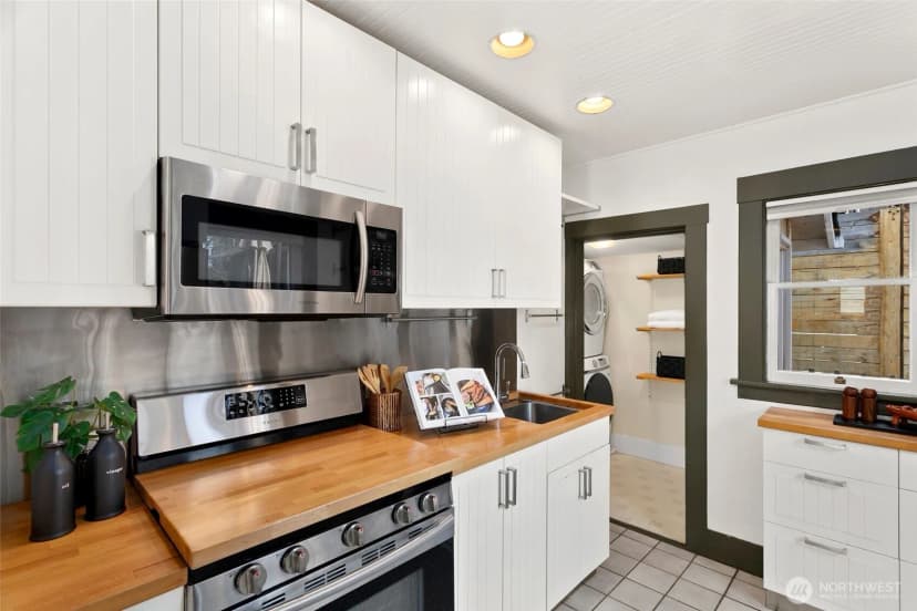 Property photo for 917 Ne 72nd Street, Seattle photo 8