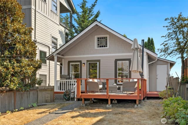 Property photo for 917 Ne 72nd Street, Seattle