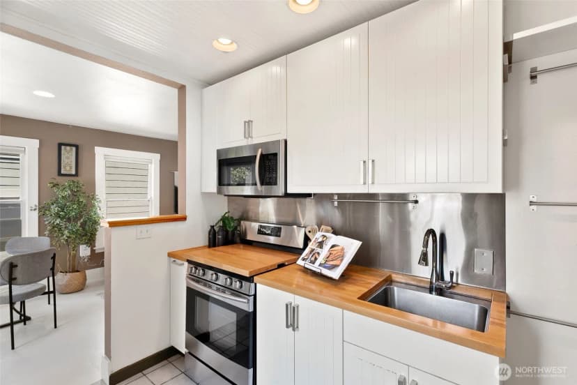 Property photo for 917 Ne 72nd Street, Seattle photo 6