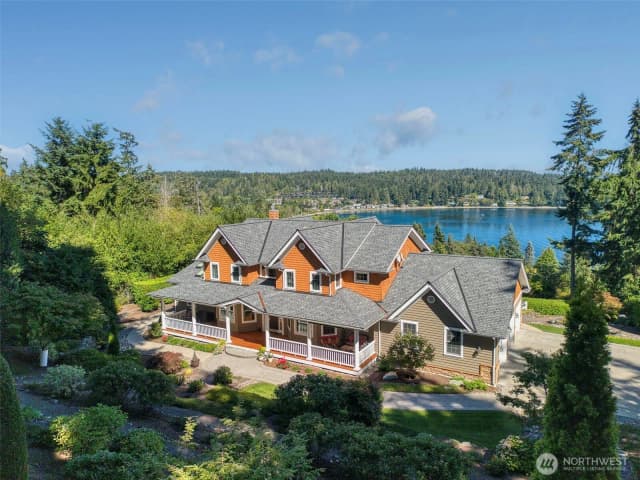 Property photo for 3696 Lavender Lane Ne, Bainbridge Island photo 2