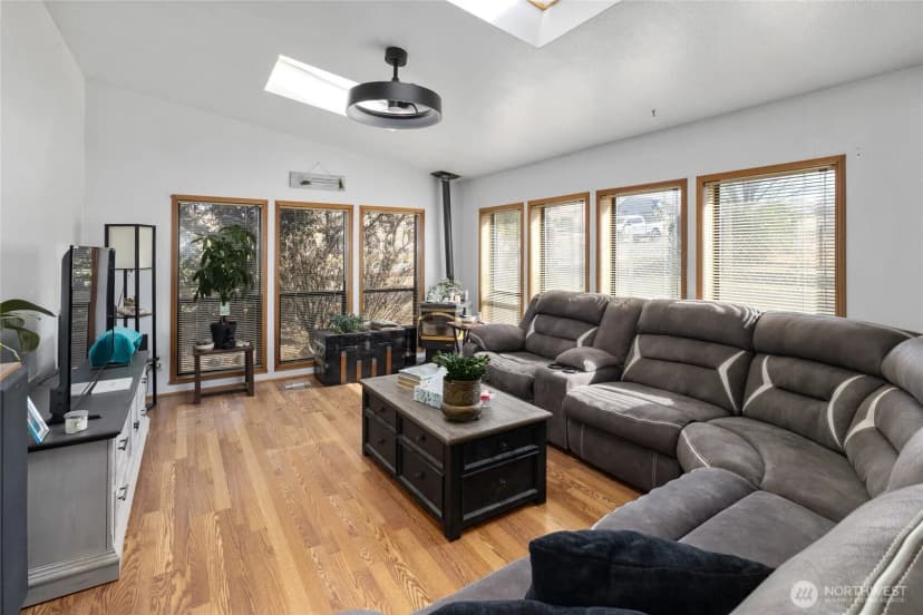 Property photo for 10 Birdsdale Road, Selah photo 10