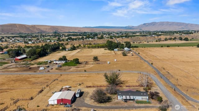 Property photo for 10 Birdsdale Road, Selah photo 2