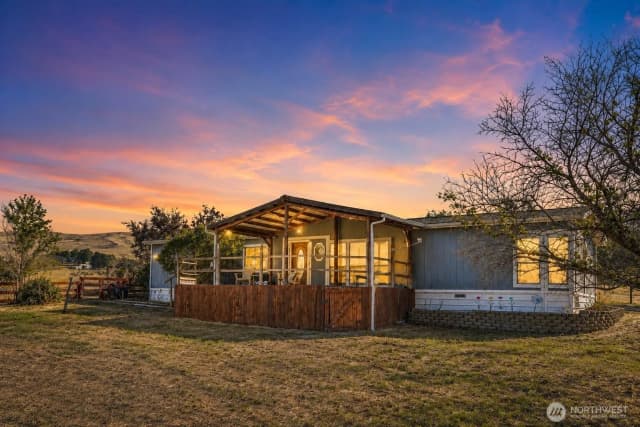 Property photo for 10 Birdsdale Road, Selah