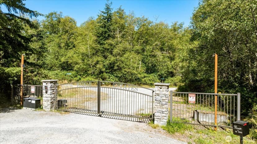 Property photo for 3437 Water View, Langley photo 4