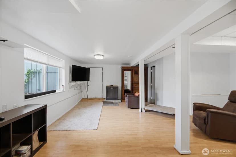 Property photo for 16006 Greenwood Avenue N, Shoreline photo 10