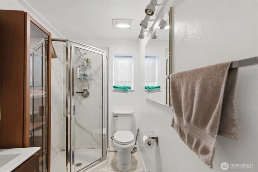 Property photo for 16006 Greenwood Avenue N, Shoreline photo 14