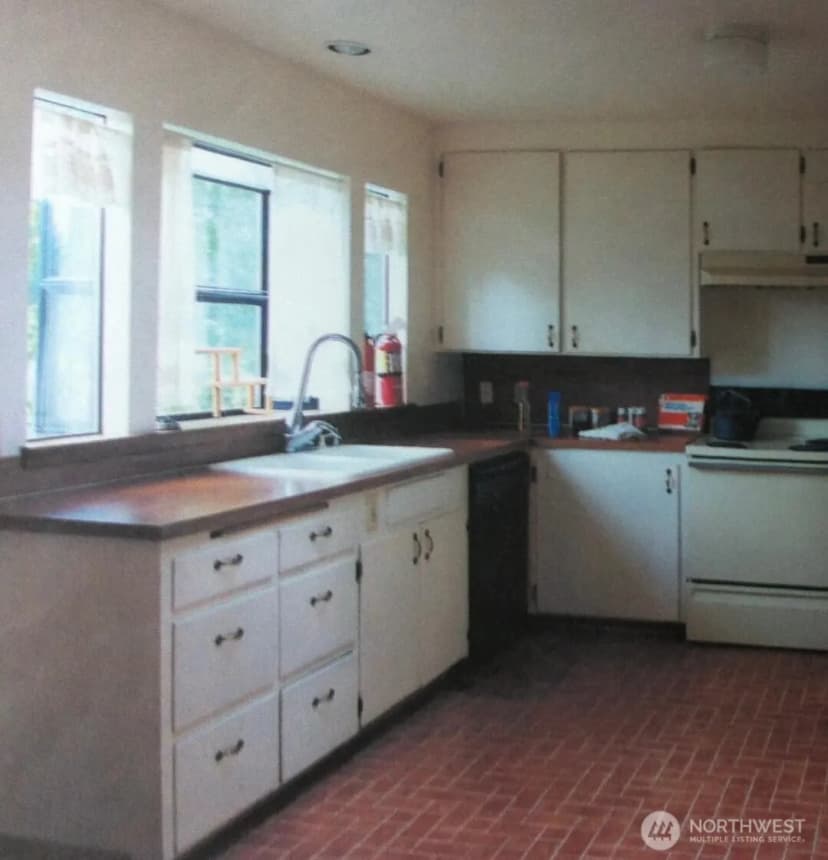 Property photo for 16006 Greenwood Avenue N, Shoreline photo 31