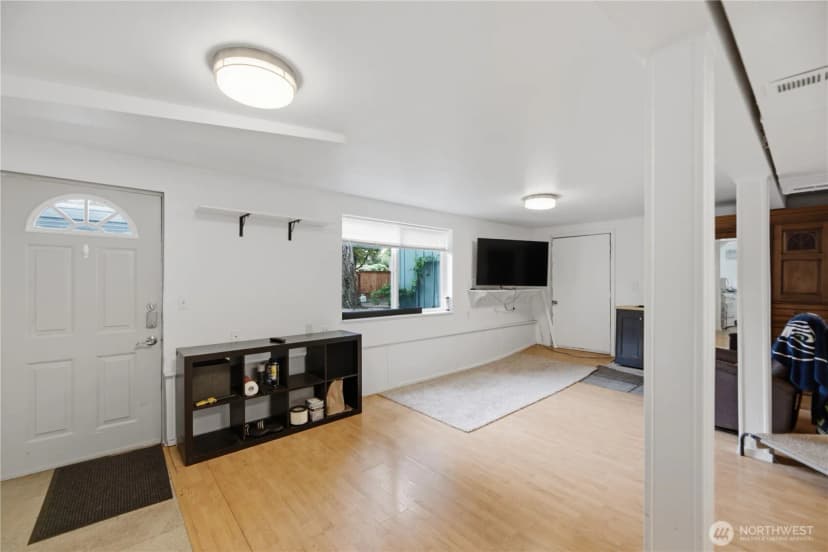 Property photo for 16006 Greenwood Avenue N, Shoreline photo 9