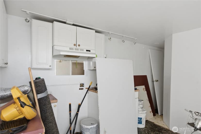 Property photo for 16006 Greenwood Avenue N, Shoreline photo 18