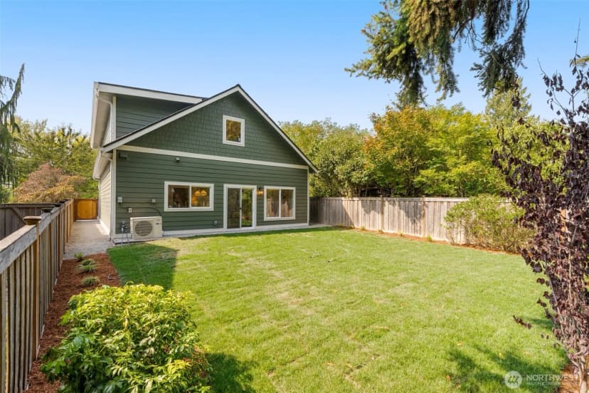 Property photo for 10530 Ashworth Avenue N #b, Seattle photo 26