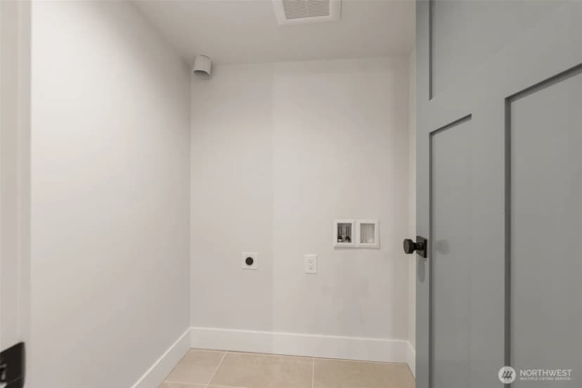 Property photo for 10530 Ashworth Avenue N #b, Seattle photo 16