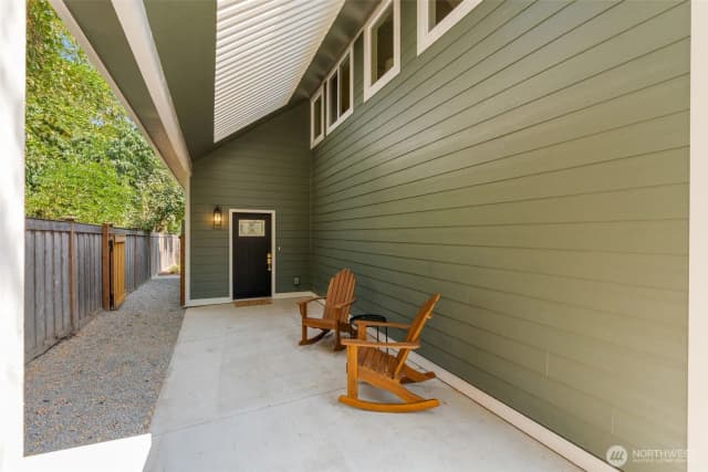 Property photo for 10530 Ashworth Avenue N #b, Seattle photo 3