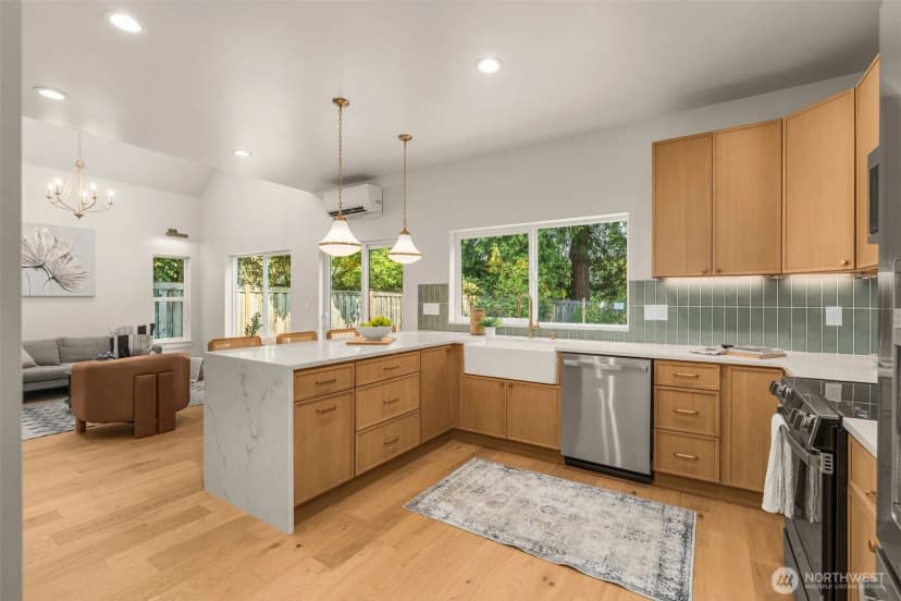 Property photo for 10530 Ashworth Avenue N #b, Seattle photo 10