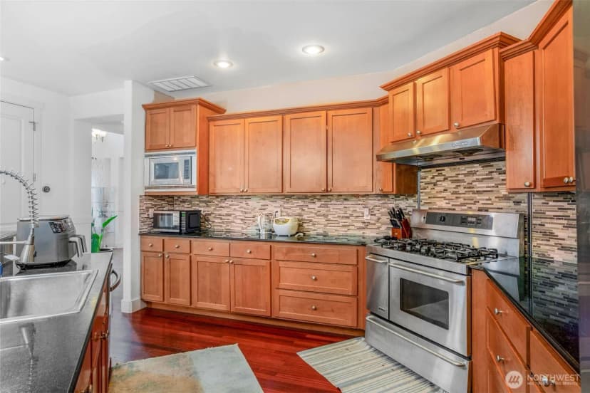Property photo for 1825 Redmond Place Ne, Renton photo 8