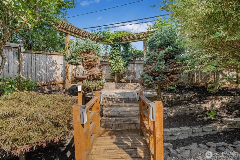 Property photo for 1825 Redmond Place Ne, Renton photo 33
