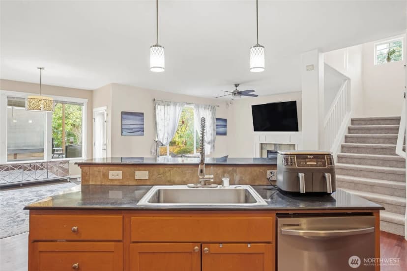 Property photo for 1825 Redmond Place Ne, Renton photo 10