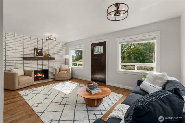Property photo for 10530 Ashworth Avenue N, Seattle photo 3