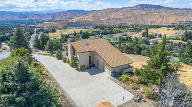 Property photo for 3808 School Street, Wenatchee photo 2