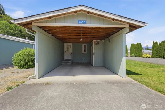 Property photo for 627 Andrew Drive, Burlington photo 3