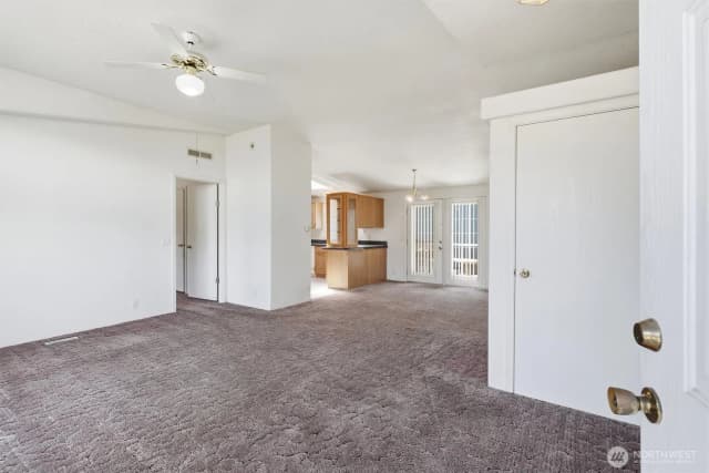 Property photo for 627 Andrew Drive, Burlington photo 5