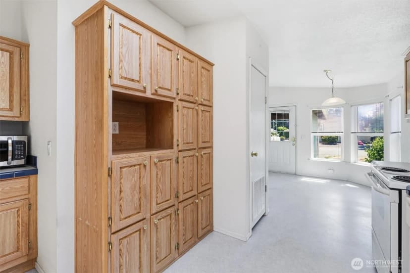 Property photo for 627 Andrew Drive, Burlington photo 17