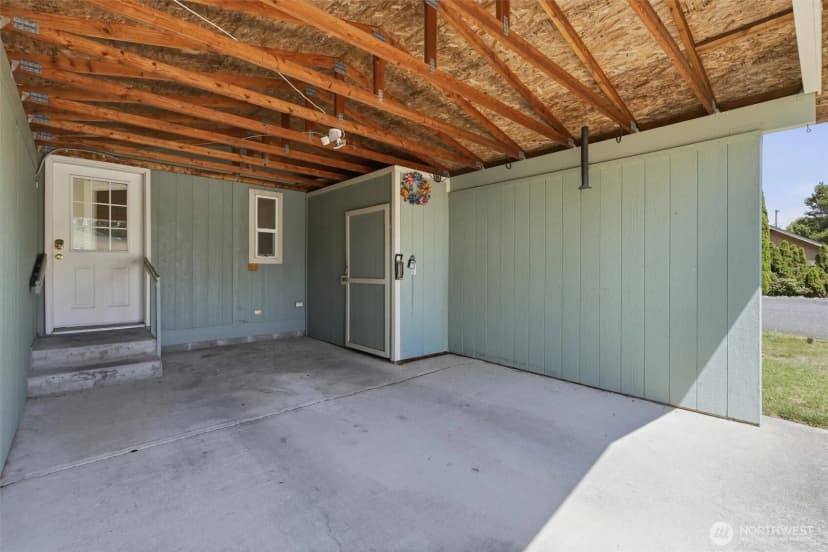 Property photo for 627 Andrew Drive, Burlington photo 38