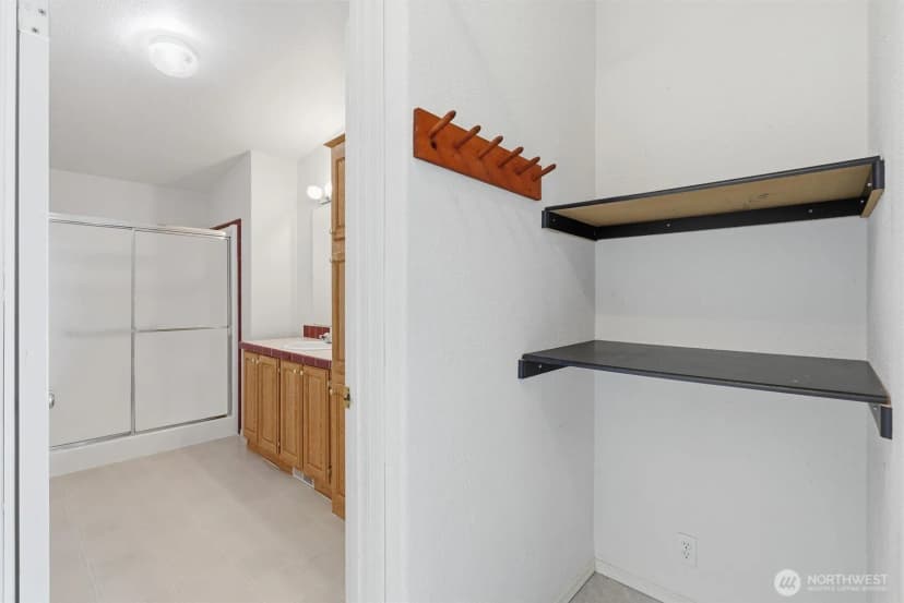 Property photo for 627 Andrew Drive, Burlington photo 24