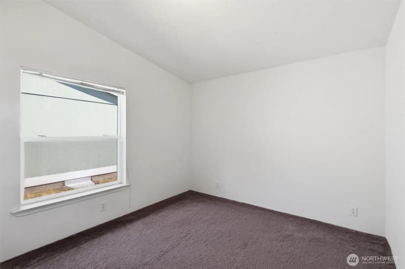 Property photo for 627 Andrew Drive, Burlington photo 31