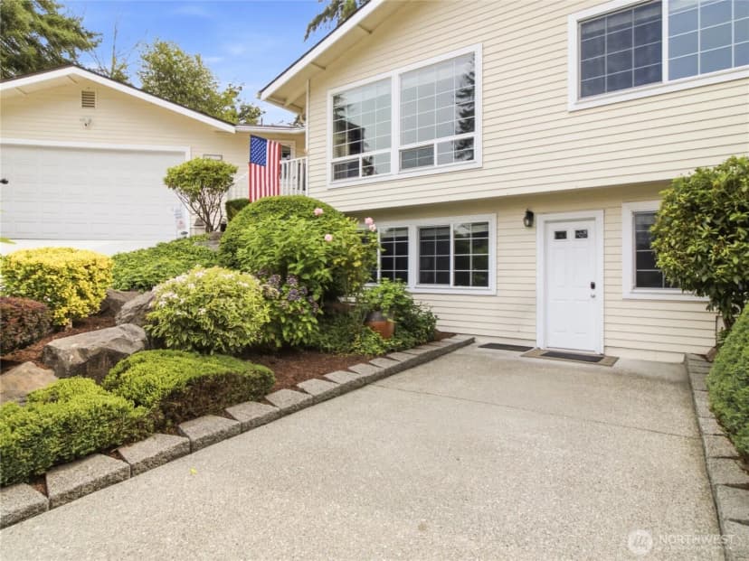 Property photo for 2012 Se Lincoln Circle Circle, Renton photo 2