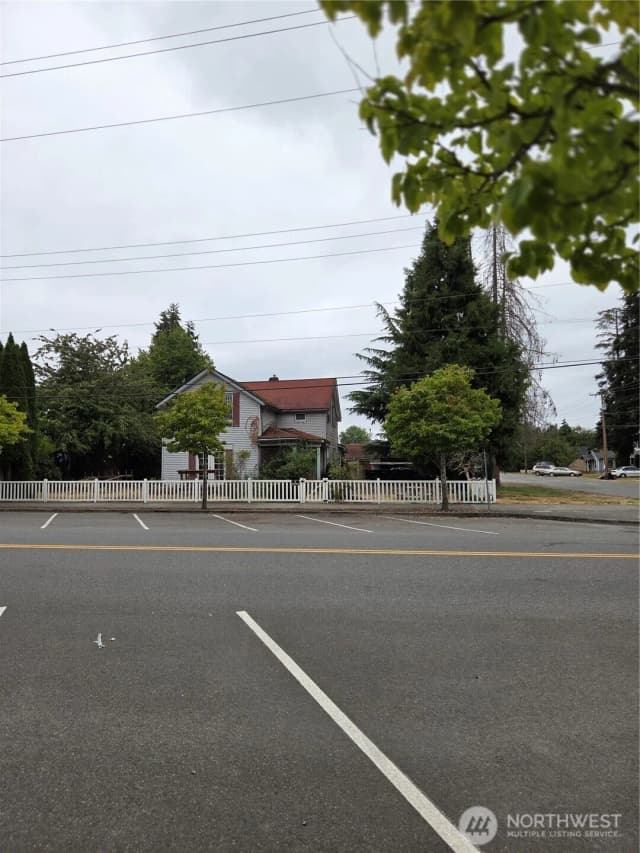 Property photo for 111 Calistoga Street E, Orting photo 4
