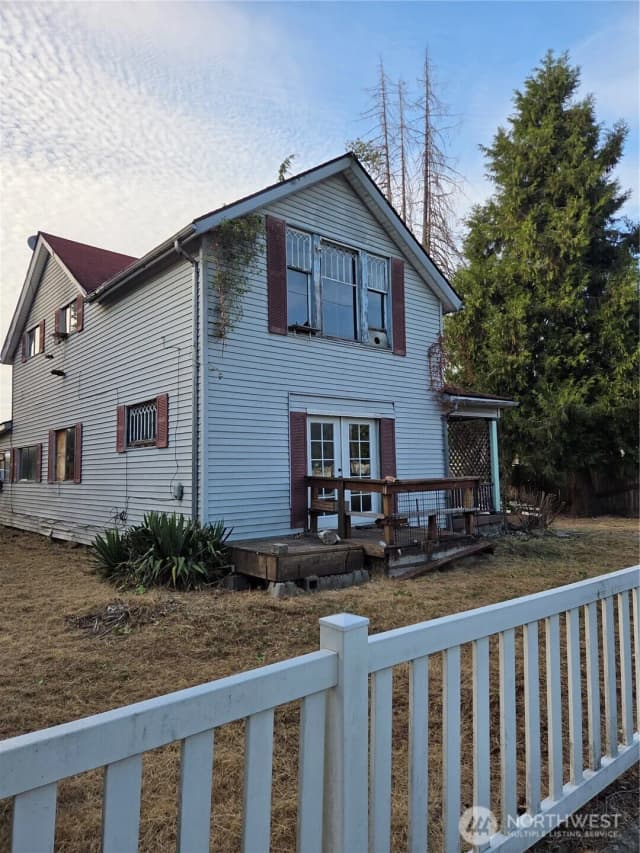 Property photo for 111 Calistoga Street E, Orting photo 2