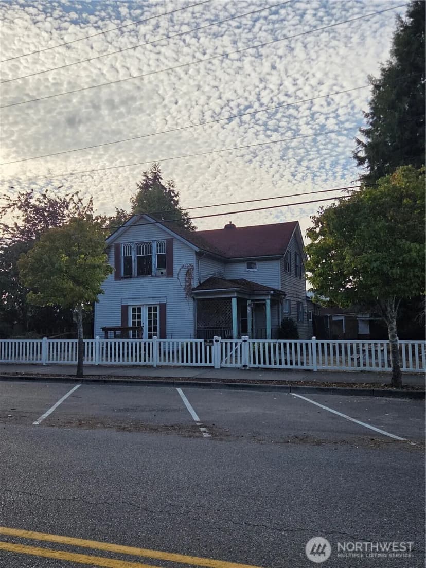 Property photo for 111 Calistoga Street E, Orting
