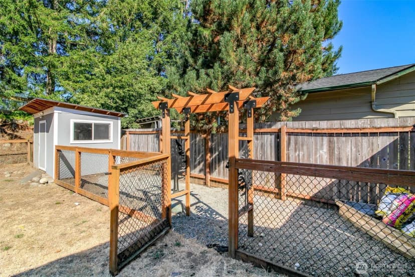 Property photo for 24410 Terrace Pl, Black Diamond photo 25