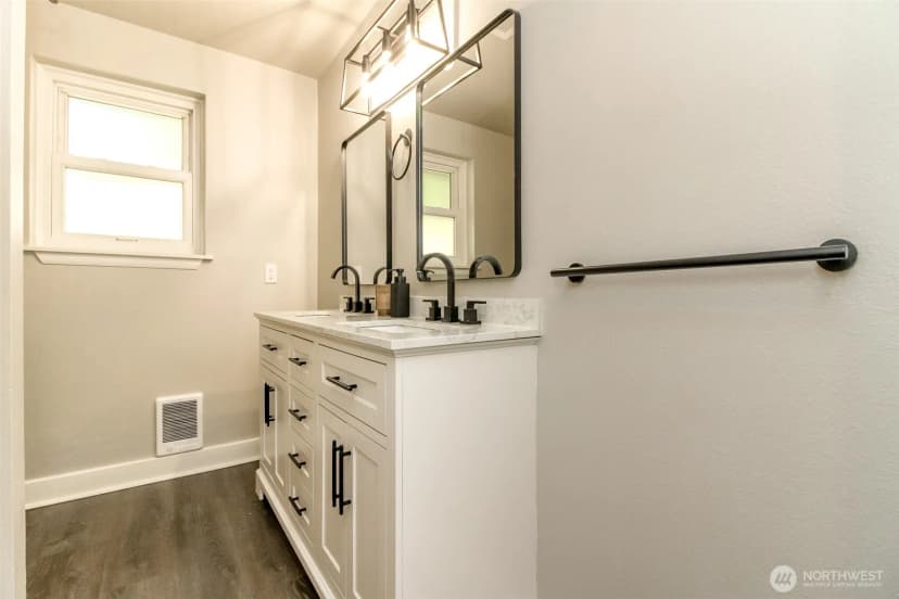 Property photo for 24410 Terrace Pl, Black Diamond photo 14