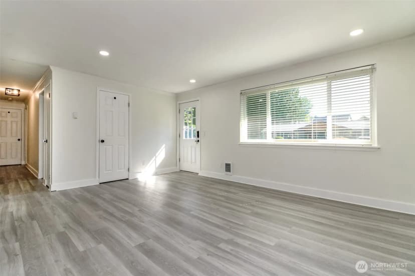 Property photo for 24410 Terrace Pl, Black Diamond photo 8