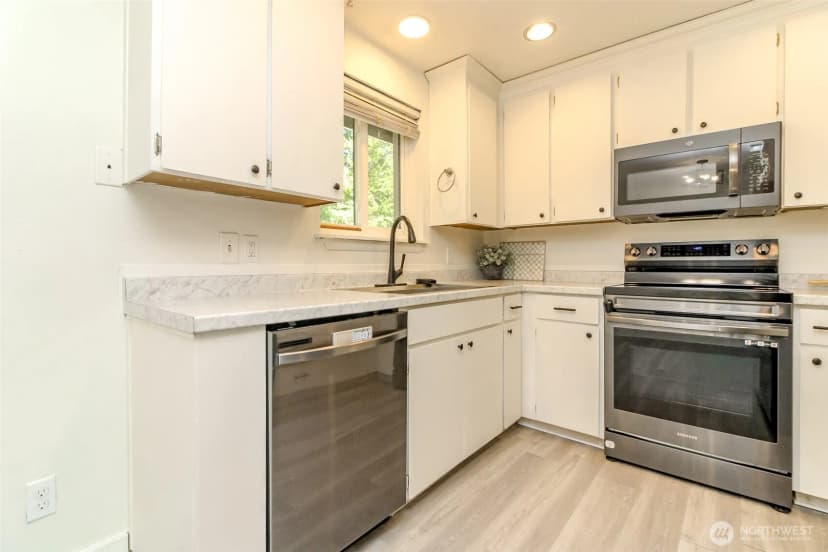 Property photo for 24410 Terrace Pl, Black Diamond photo 12