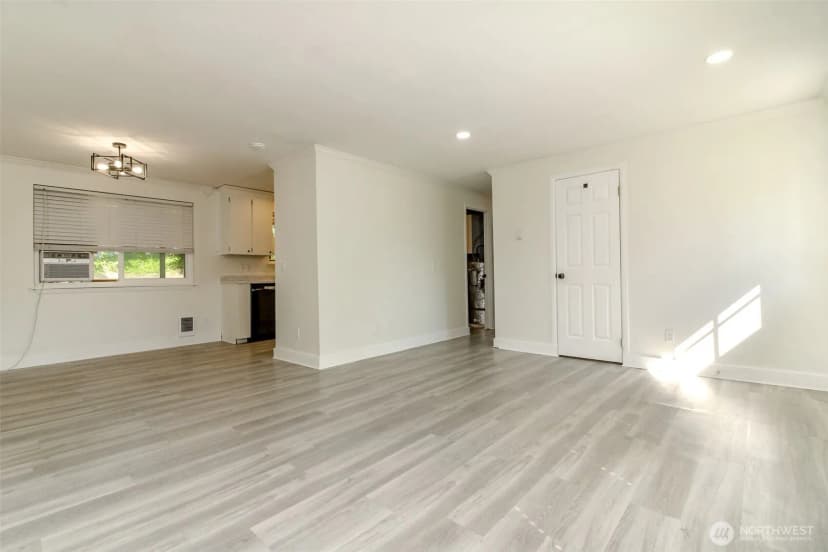 Property photo for 24410 Terrace Pl, Black Diamond photo 7
