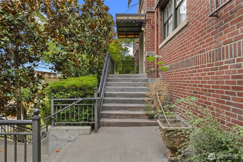 Property photo for 2634 Franklin Avenue E #202, Seattle photo 27