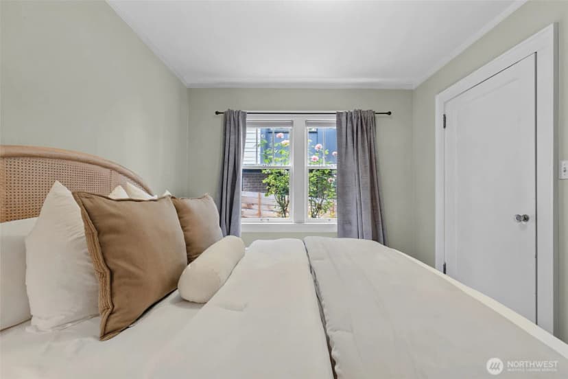 Property photo for 2634 Franklin Avenue E #202, Seattle photo 6