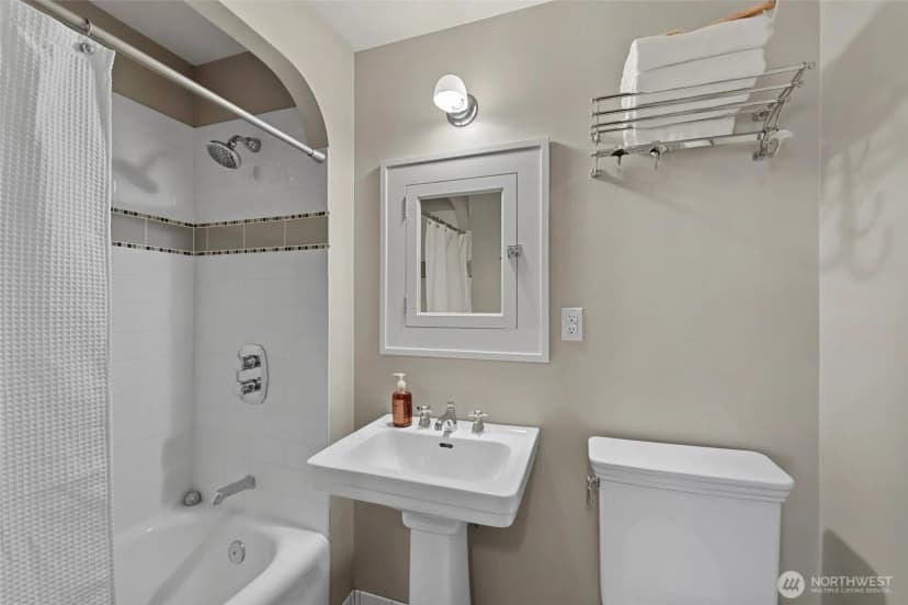 Property photo for 2634 Franklin Avenue E #202, Seattle photo 15