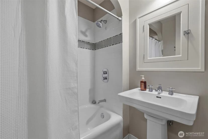 Property photo for 2634 Franklin Avenue E #202, Seattle photo 14