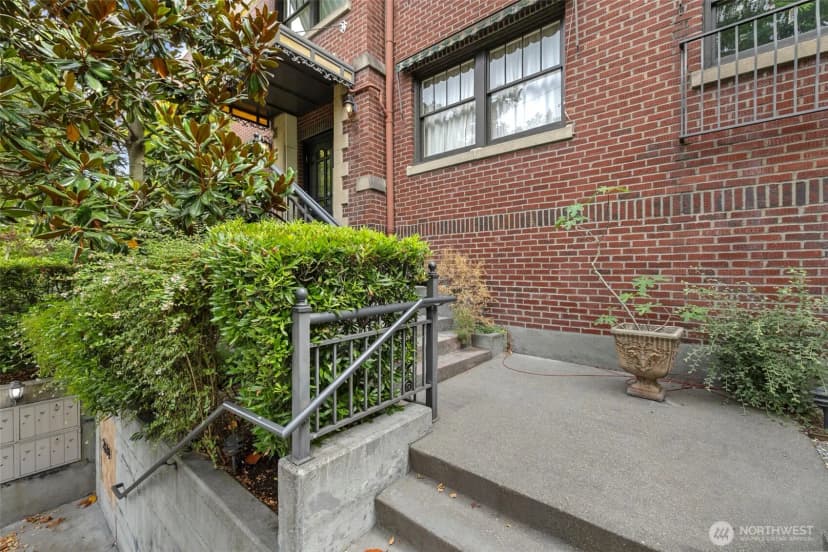 Property photo for 2634 Franklin Avenue E #202, Seattle photo 28