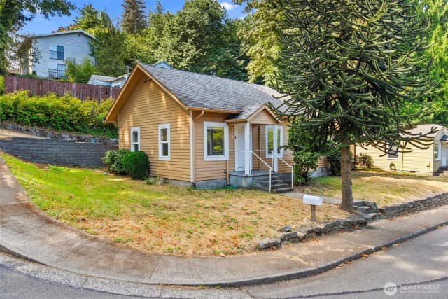 Property photo for 101 2nd Avenue Nw, Olympia photo 4
