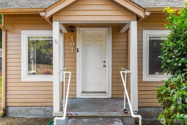Property photo for 101 2nd Avenue Nw, Olympia photo 3