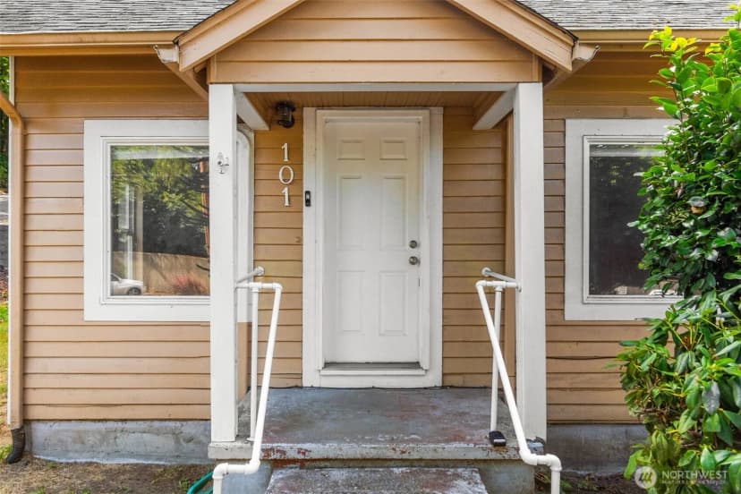 Property photo for 101 2nd Avenue Nw, Olympia photo 3